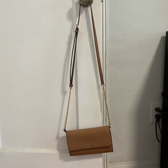 Michael Kors JetSet Travel crossbody bag in medium, brown, leather, rarely used - Picture 2 of 4